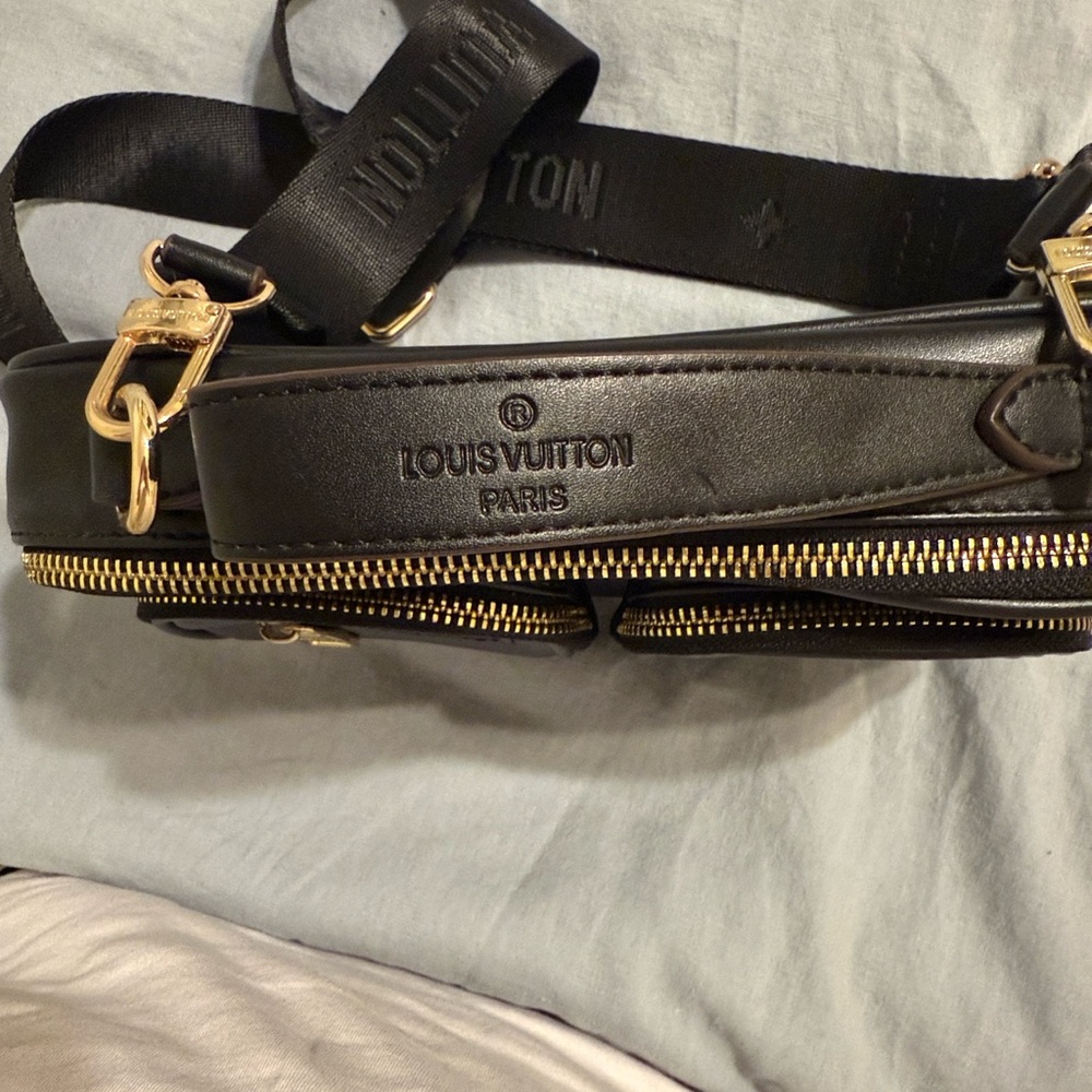 Black utility purse with black strap & gold hardware - Picture 8 of 10